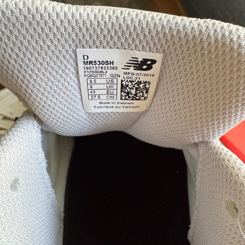 New Balance 230 Men’s 9.5 Moonbeam - Picture 4 of 4